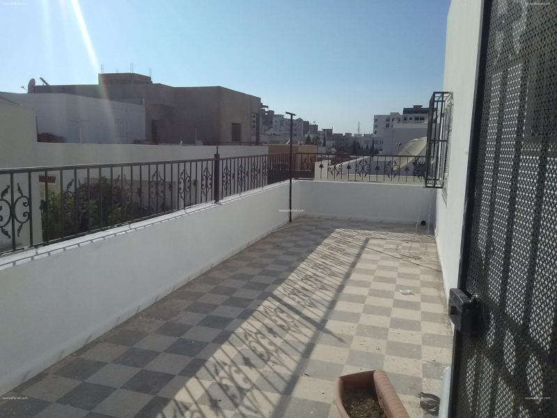 إعلان على أفاريات تونس ل: شقة جديدة في حي نضيف